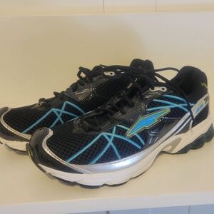 Size 8 women's Avia 5697 SGRII running shoe